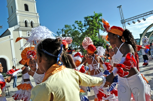 La comparsa Los Guaracheritos del Caribe no faltaron a la fiesta.